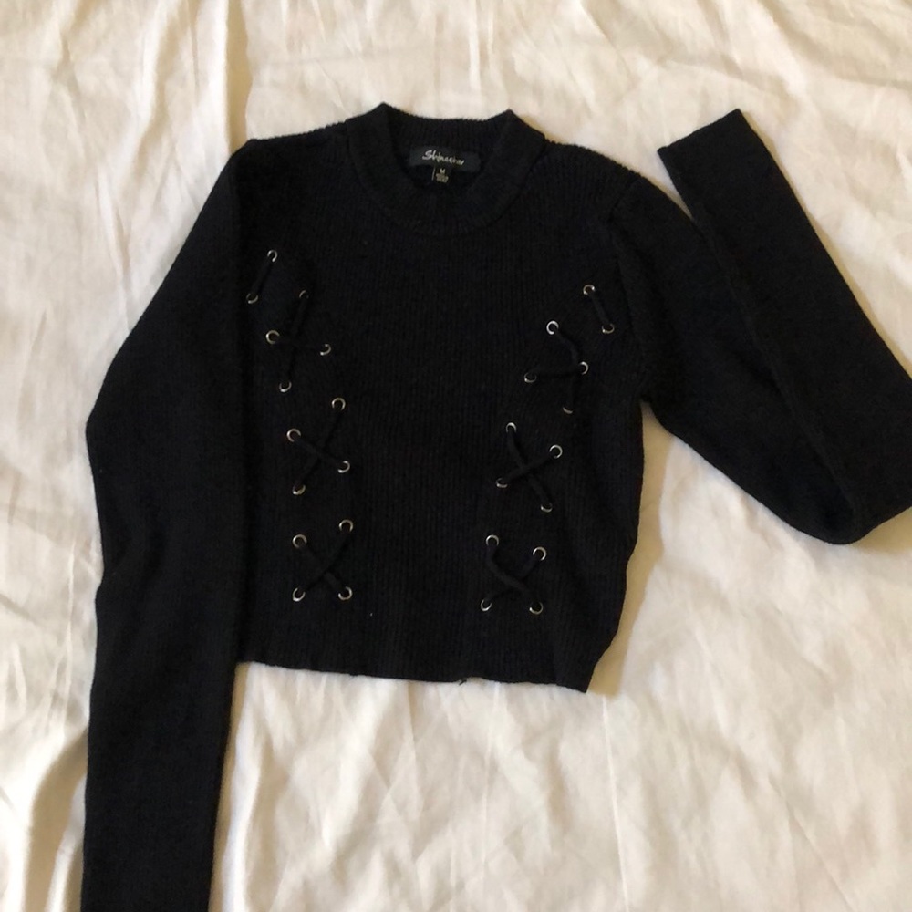 black crop top
